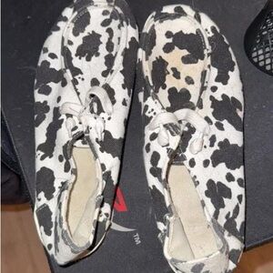 Black and White Women's Flats